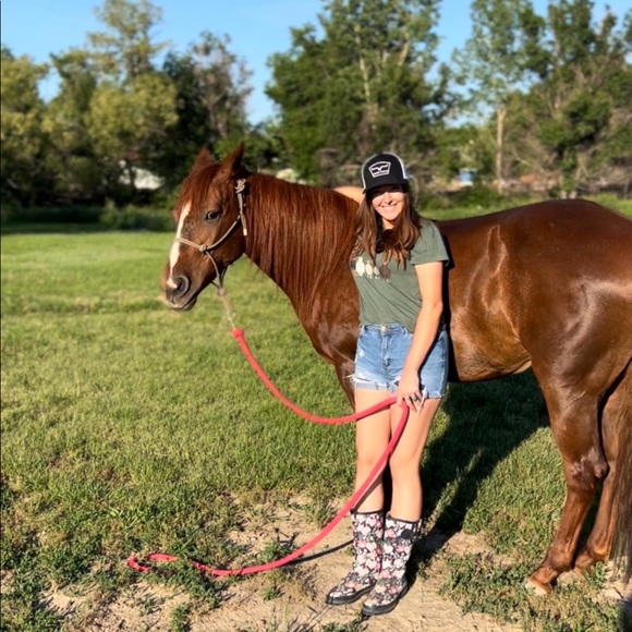 Meet your Posher, Taylor - Picture 5 of 7